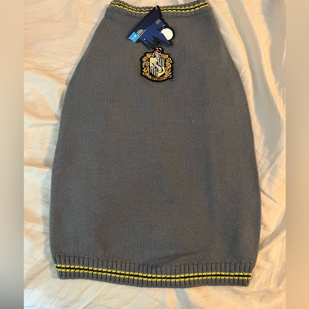 BARK Hufflepuff sweater for smaller dog NWT